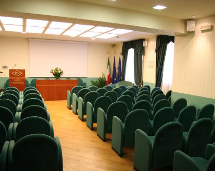 最佳西方酒店Nazionale酒店客人的会议室可以容纳80人。