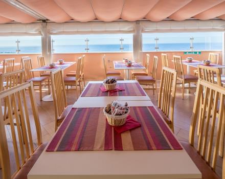 La impresionante vista al mar desde la sala de desayunos de Hotel Nazionale