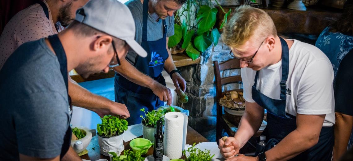 Prepare the Genoese pesto with mortar: Join Our Cooking Class