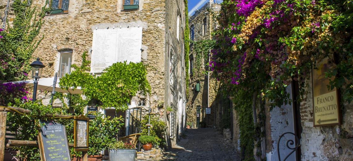 Prenota il nostro tour alla scoperta di Bussana Vecchia