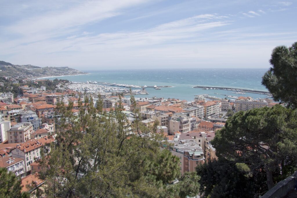 The image shows a bird's-eye view of the city of Sanremo.